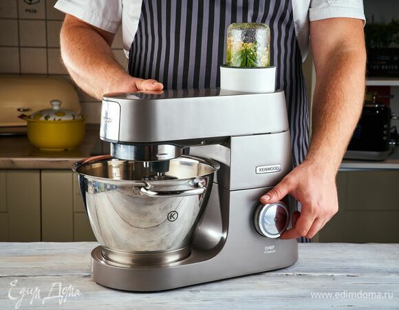 Измельчите соус до однородного состояния.