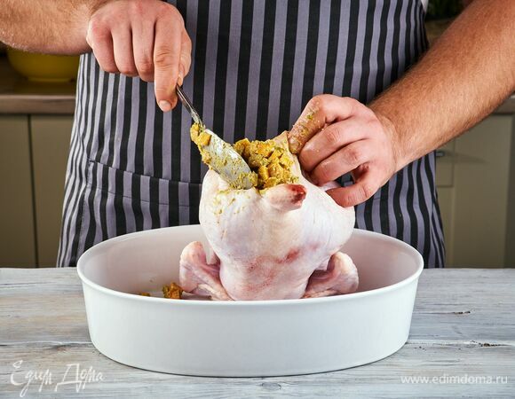 Тушку начините приготовленной смесью.