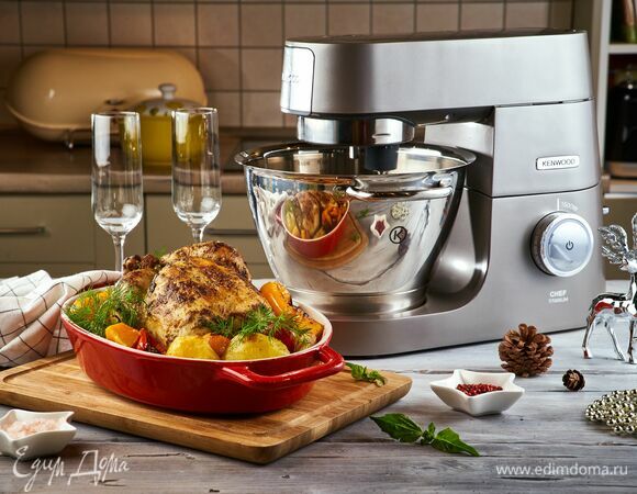 Подавайте сочную утку вместе с запеченными овощами на гарнир. Приятного аппетита!