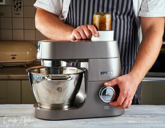 Измельчите все до однородного состояния.