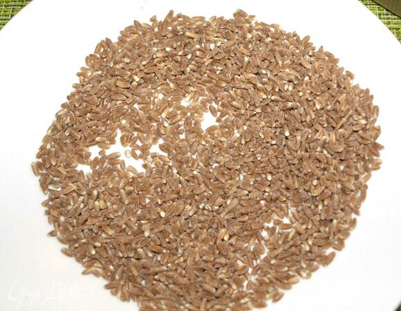 Полбу приготовить заранее, как указано на пачке производителя.