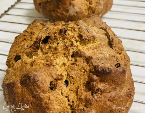 Готовый хлеб достаем из духовки, перекладываем на решетку, оставляем до полного остывания. Хлеб должен отдохнуть не менее 1–1,5 ч. После этого его можно нарезать.