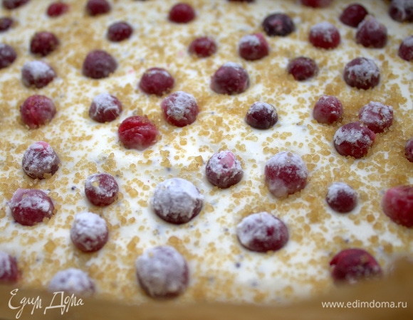 Верх посыпала сахаром для корочки.