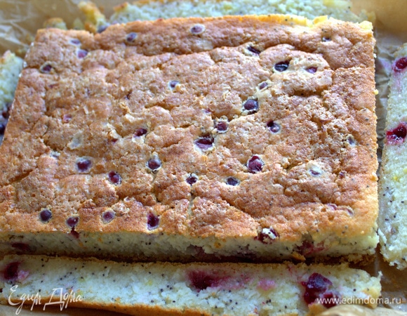 Всего выпекался около 50 минут, потом стоял до полного остывания на столе.