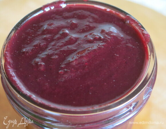 Разливаем по стерилизованным банкам, сверху можно залить горячим маслом. Можно использовать сразу как соус, маринад. Приятного аппетита!