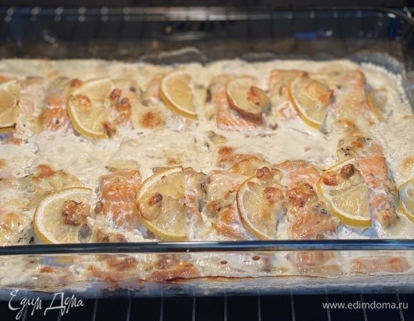 Запекать 25 минут, сыр должен подрумяниться немного. Подавать блюдо горячим. Рис — идеальный гарнир. 