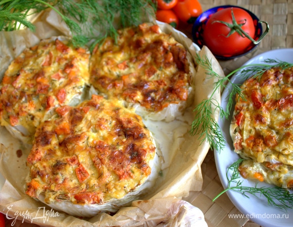 Подаем прямо в форме, так сохраняем выделившийся сок.