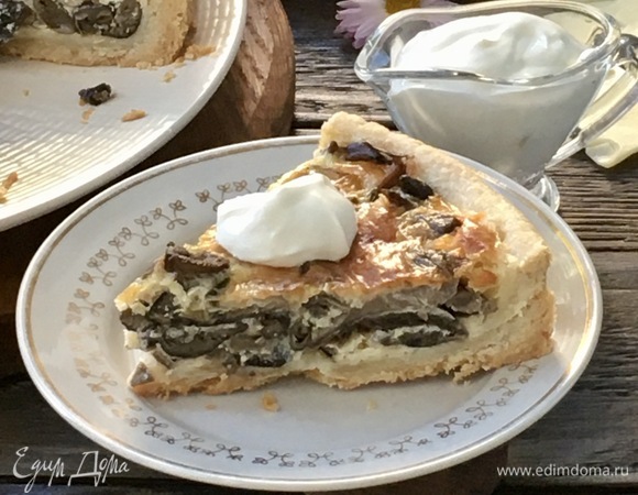 Отрезаем кусочек, кладем ложку сметаны и наслаждаемся.