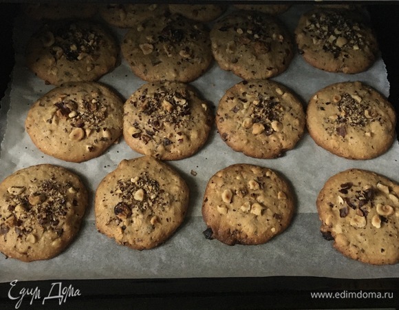 Выпекать в заранее разогретой духовке при 170°C минут 10–15.