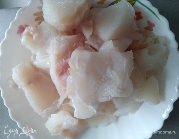 Если используете замороженное филе рыбы, то его нужно разморозить и отжать от лишней влаги.