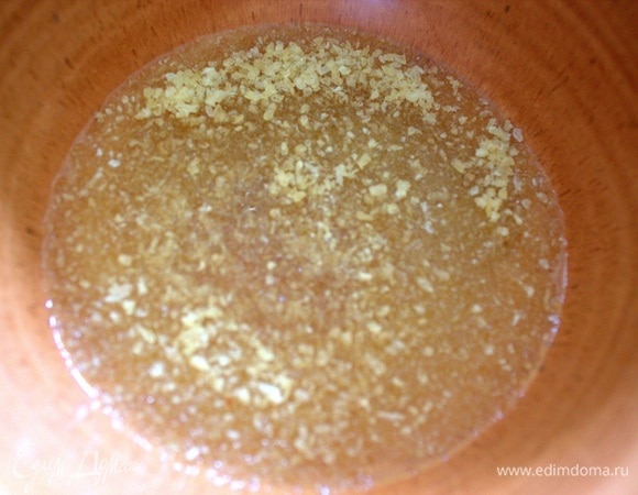 Желатин замочить в 100 мл сиропа.