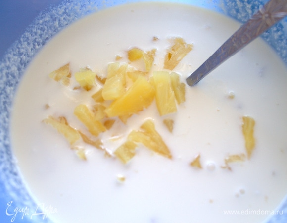 Кусочки ананаса тоже добавить.