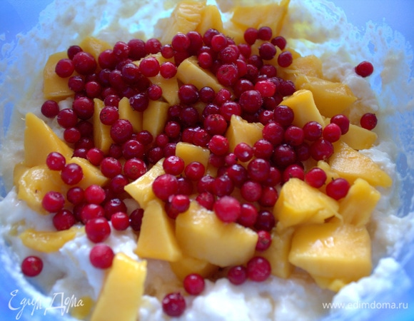 Яркости добавит брусника.