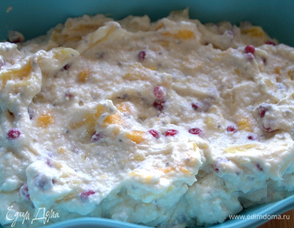 Переносим в форму весь состав, встряхиваем, чтобы не было пустот.