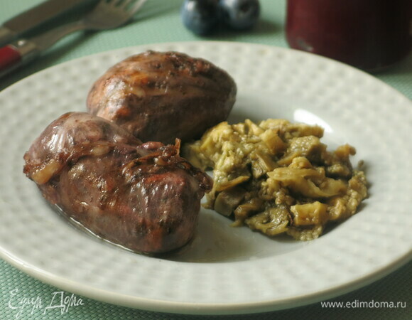 Подаем с сезонными овощами, например с запеченным баклажаном. Приятного аппетита!