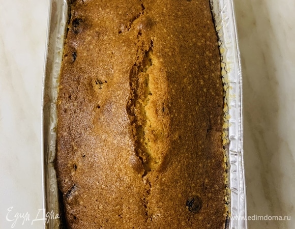 Кексы отправляем в разогретую до 160°C духовку на 90 минут. Готовые кексы охлаждаем на решетке.