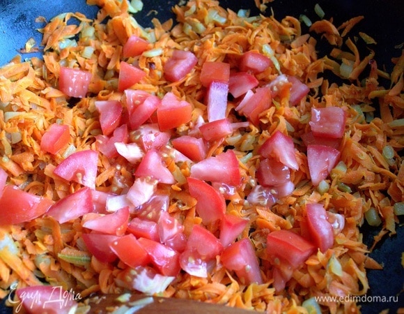 Перенести в сковороду и тушить дальше.