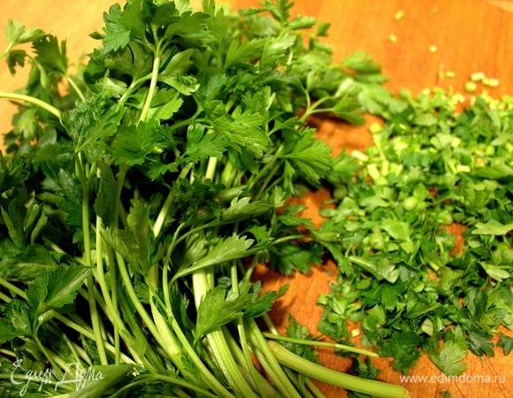 Порубить любую зелень.