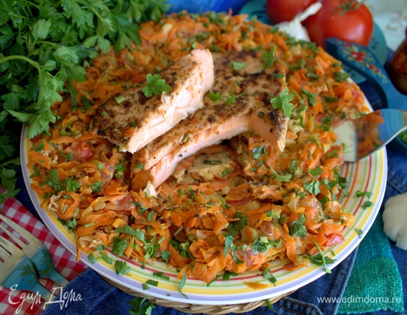 Рыбу разделить по волокнам.