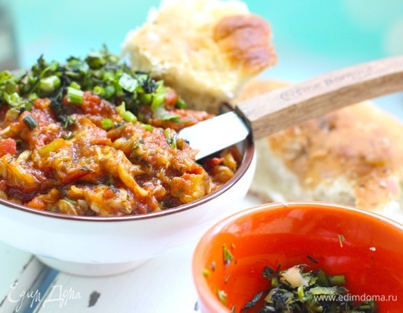 Подавать с лепешками.