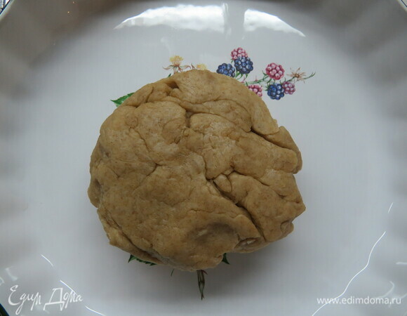 Завернуть тесто в пакетик, положить в холодильник на 30 минут.