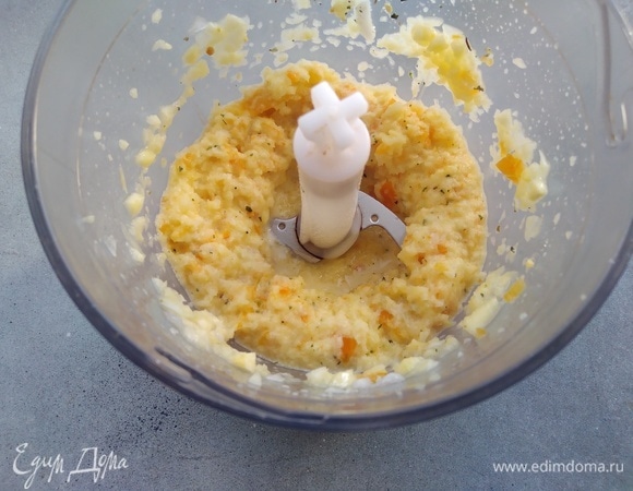 Добавить масло и измельчить.