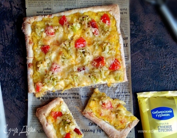 Духовку разогреть до 190°C. Выпекать 20 минут. Хорош пирог и в теплом, и в холодном виде. С чаем или супом. Пробуйте на здоровье!