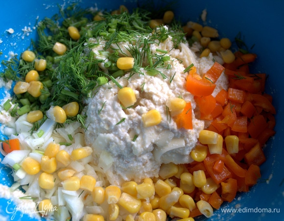 Процедить и добавить кукурузу.