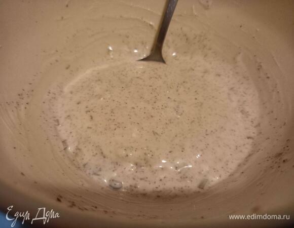 Тщательно перемешать, блендером лучше не взбивать, кусочки продуктов должны чувствоваться. Подавать к мясу или использовать в бургерах.