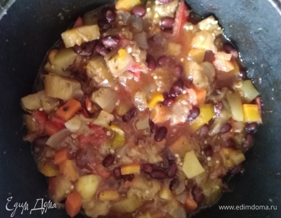 Закрыть крышкой и дать рагу настояться.