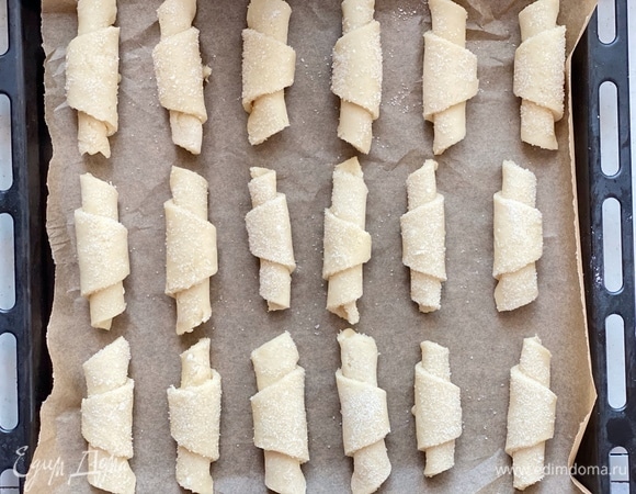 Выпекать при 180°C 25–30 минут, до золотистого цвета.