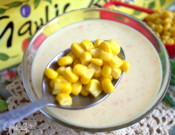 Мы любим добавлять кукурузу каждому в тарелку.