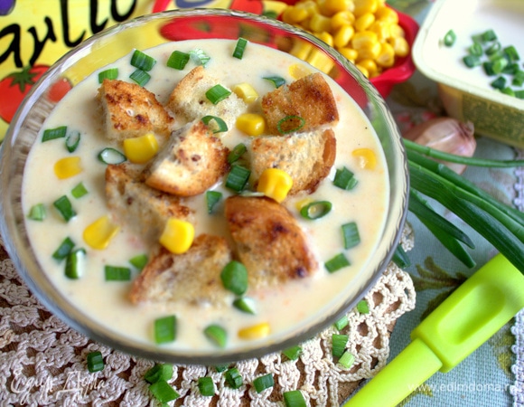 Посыпать зеленым луком.