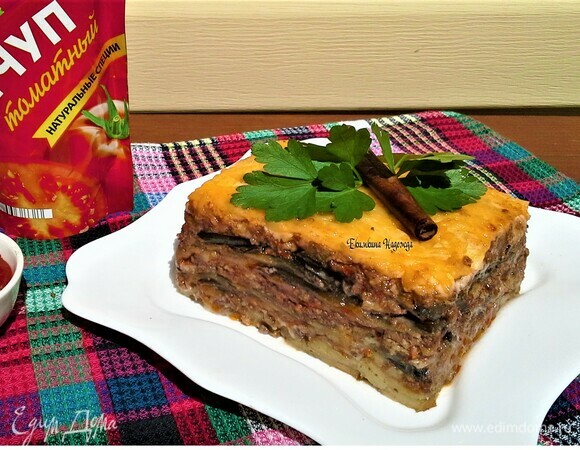 Люблю подавать красиво, поэтому мусаку украсила палочкой корицы и зеленью петрушки. Приятного аппетита!