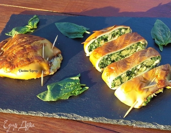 Друзья, это вкусно и необычно! Подавайте кальмары горячими. Кушайте сами и угощайте друзей, они точно будут рады такому деликатесу. У кого нет такого замечательного гриль-пресса, готовить можно на решетке мангала или на решетке в духовке при температуре 220°C. Приятного аппетита!