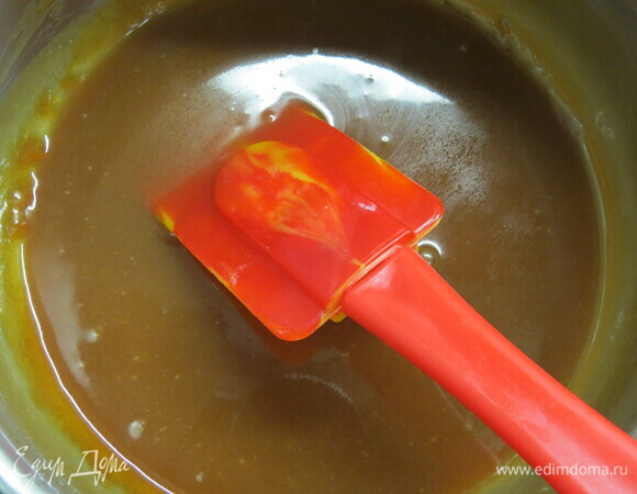 Сразу же снять с огня, процедить через сито, подмешать соль, охладить.