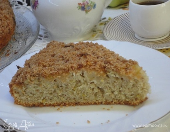 Выпекать 45 минут при температуре 180°C. Мне кажется, что если выпекать без яблок, то получается хорошая пористая основа для тортика с кремом, похожая на ореховый бисквит. Словом, простор для фантазии :)