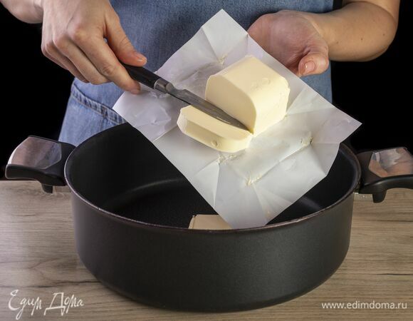 Добавьте его в сковороду.