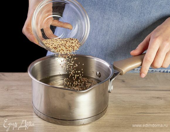 Киноа отварите согласно инструкции на упаковке.