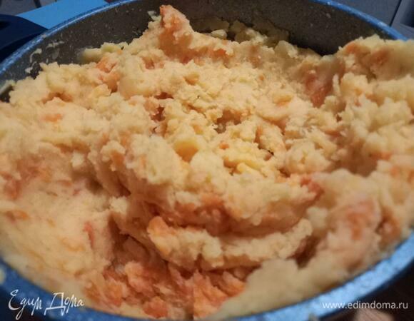 Получаем вот такое картофельно-морковное пюре слегка оранжевого цвета.
