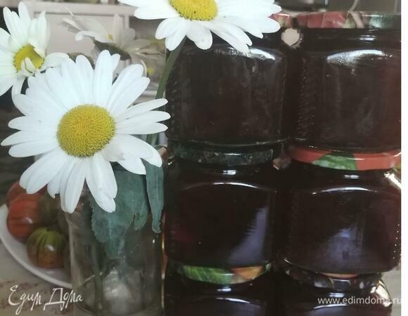 Разложить готовое варенье по банкам. Ароматное угощение готово!