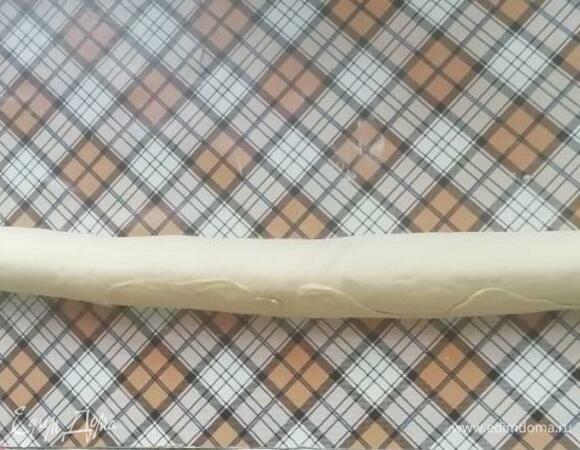 Свернула в форме рулета.