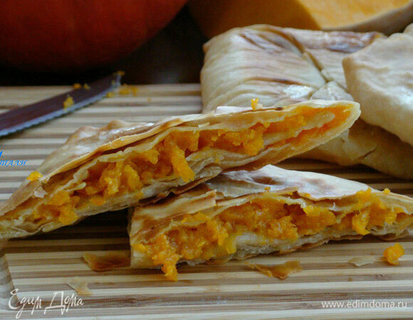Сочные и сытные молдавские плацинды с тыквой готовы!