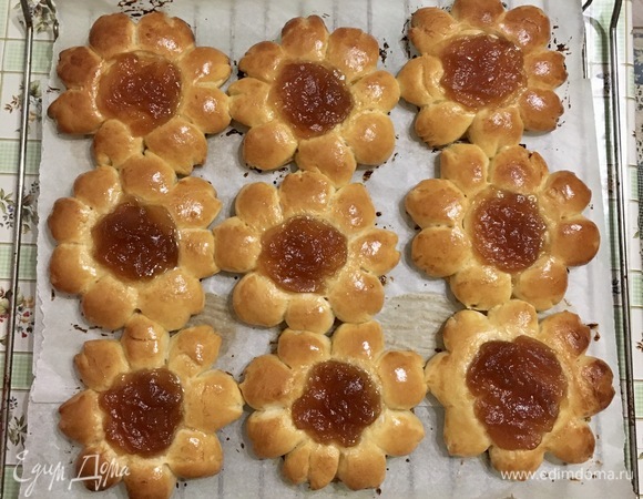 Выпекать в разогретой духовке при 180°C 20–25 минут.