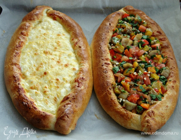 Затем каждую «лодочку» заполнить смесью из запеченных овощей и поставить в духовку еще минут на 10.