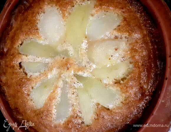 Выпекаем флан 35–40 мин, пока начинка не станет плотной и не подрумянится.