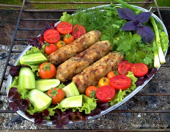 Очень вкусно, пахнет бараниной. Подавать, как на Кавказе, с овощами и зеленью!