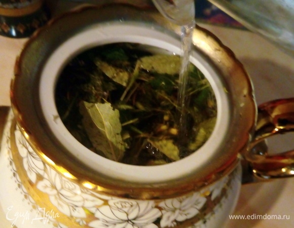 Заливаем все кипятком.