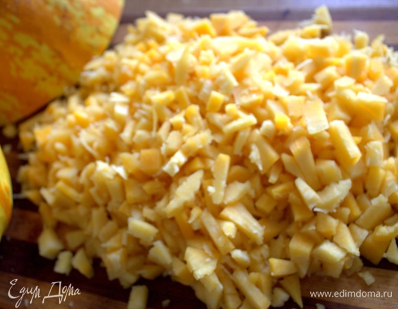 Покрошить тыкву. Вес указан в очищенном виде.