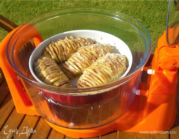 Аэрогриль предварительно прогреть, 6 минут будет достаточно. Установить температуру 180°C, время приготовления — 45 минут.